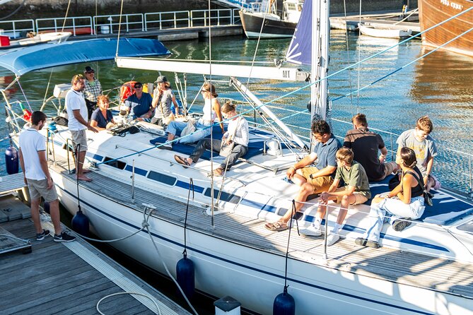 Romantic Private Sailboat in Lisbon for couples - When departure times matter for your day