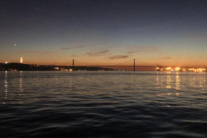 Romantic Sunset Sailing Experience in Lisbon - From the 25 de Abril Bridge to Praça do Comércio