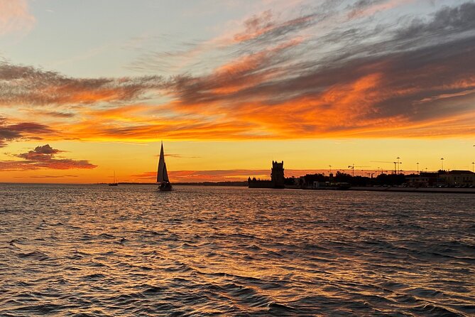 Sailing tour to the sunset in Lisbon - Key highlights to catch