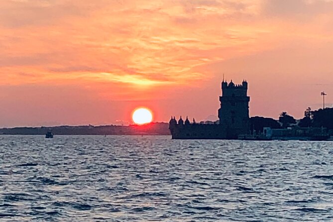 Sailing tour to the sunset in Lisbon - From Belém to the Discoveries monument, the story begins