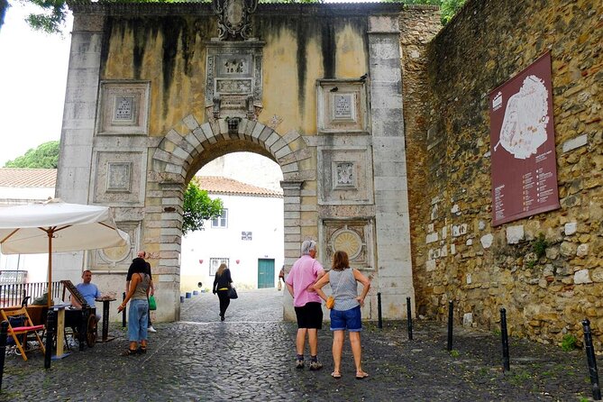 Saint George Castle Guided Tour from Lisbon - How the 90-minute format feels on your feet