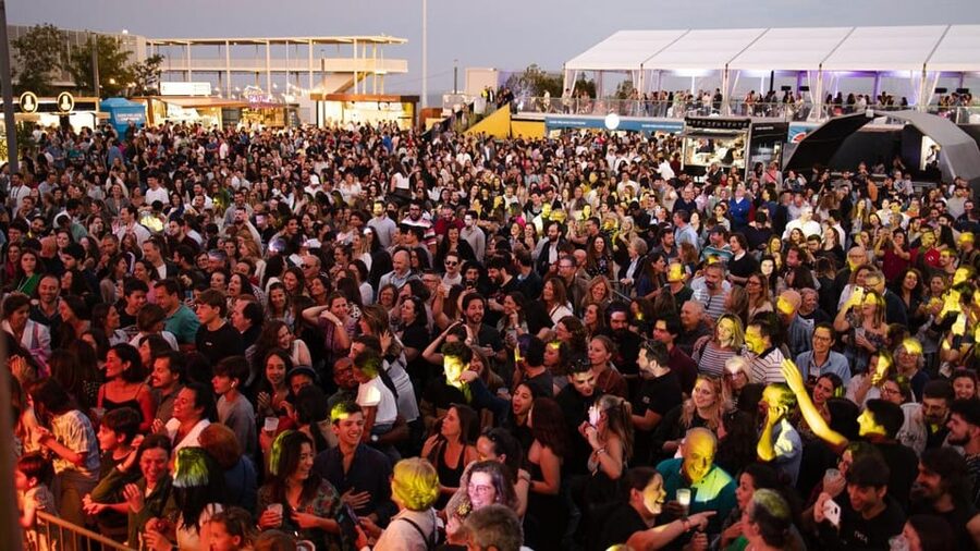 Saints on the Tagus: Traditional Festival with Taste & Music - Quatrains, Traditional Games, and the Parade Feeling
