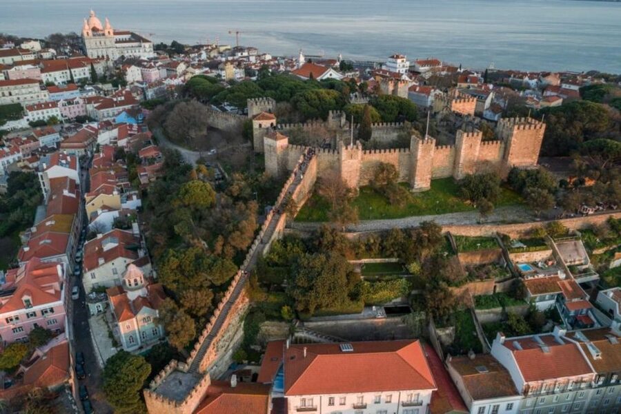 São Jorge Castle Skip-the-line Entry Ticket - The views and the grounds: where São Jorge earns its reputation