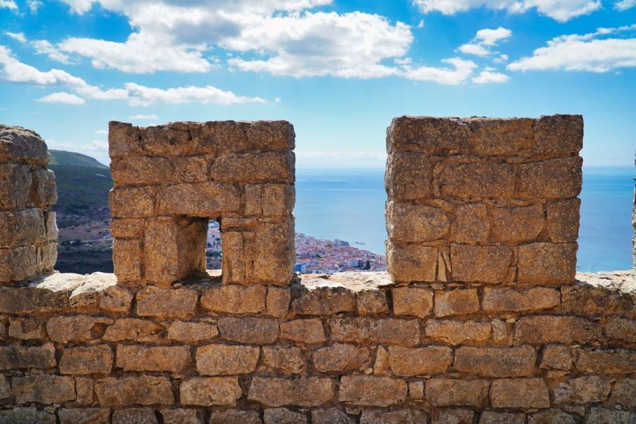 Sesimbra & Arrábida National Park Tour with 5 Wines Tasting - Sesimbra and the Moorish Castle, fortress views plus real seafood lunch