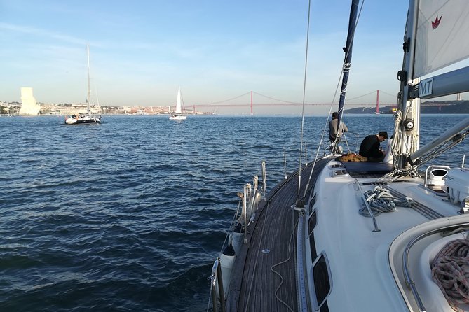 Sight Sailing in Lisbon - Alfama from a distance, plus São Jorge Castle and the view logic