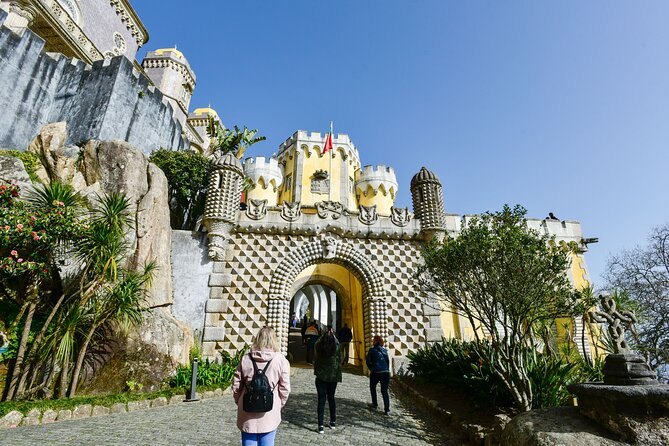 Sintra and Cascais Full Day Private Tour from Lisbon - Estoril and the ride back to Lisbon, a last coastal beat before you head home