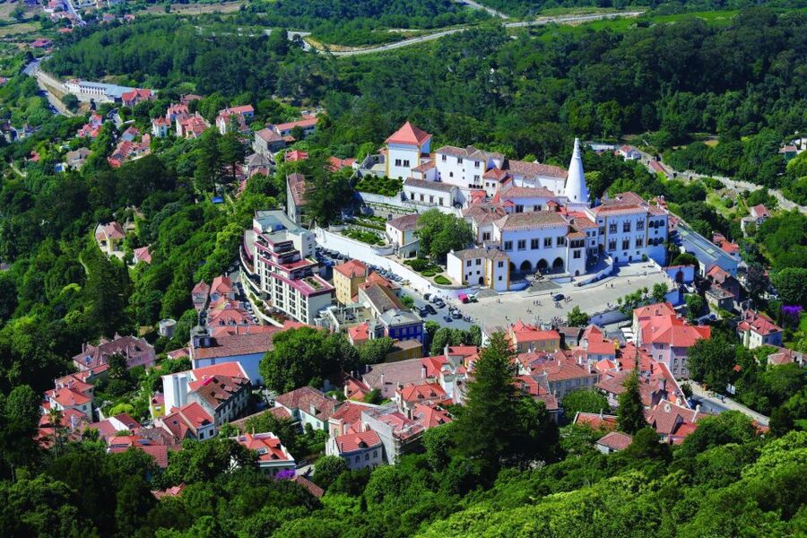Sintra and Cascais: Full Day Tour - Estoril seaside views and the Casino Estoril photo stop