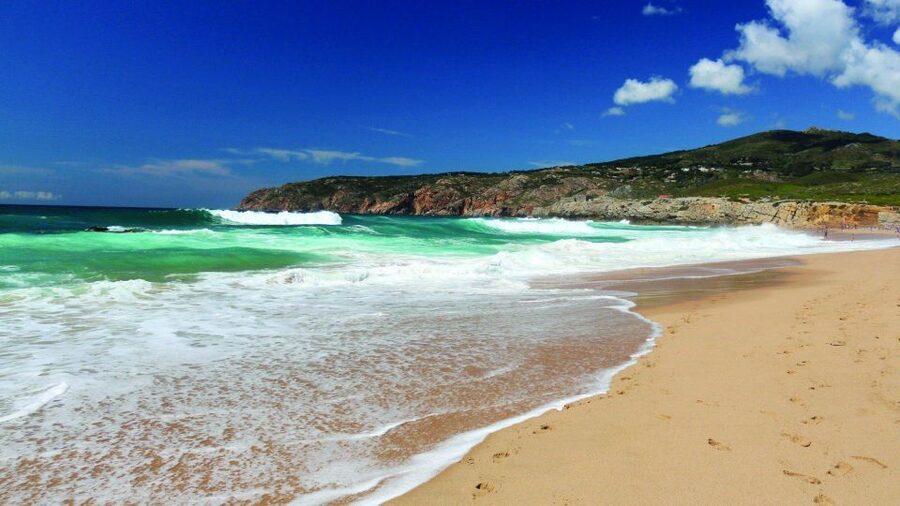 Sintra and Cascais: Full Day Tour - Cascais break time for coffee, breakfast, and real seaside strolling