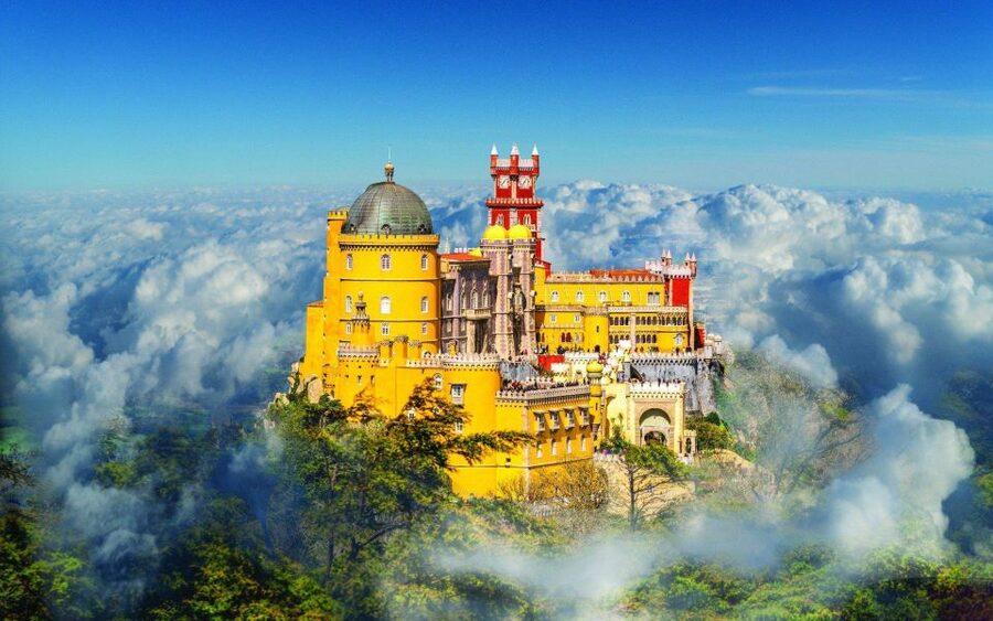 Sintra and Cascais: Full Day Tour - Sintra medieval town time: pastries, lunch choices, and browsing