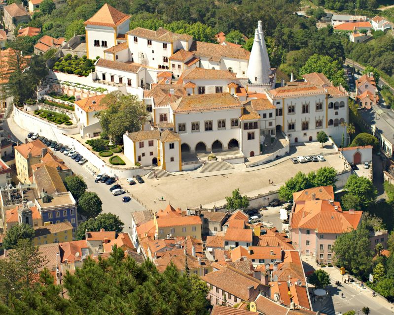 Sintra, Cascais & Estoril: Lands of stories, myths & legends - Sintra Palace Photo Stop: A Quick First Taste of the Town