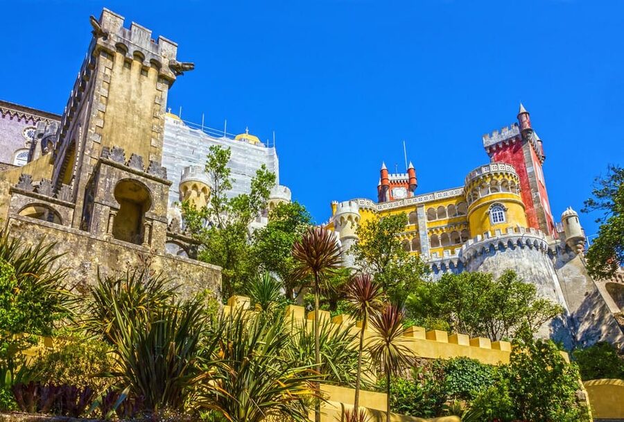 Sintra: Full-Day Deluxe Tour with Pena Palace ticket - Cabo da Roca photo stop: where the coast turns dramatic