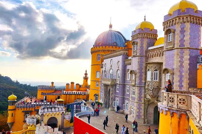 Sintra Half Day with Pena Palace and Regaleira from Lisbon - Sintra village stop: a short wander and the Travesseiro taste test
