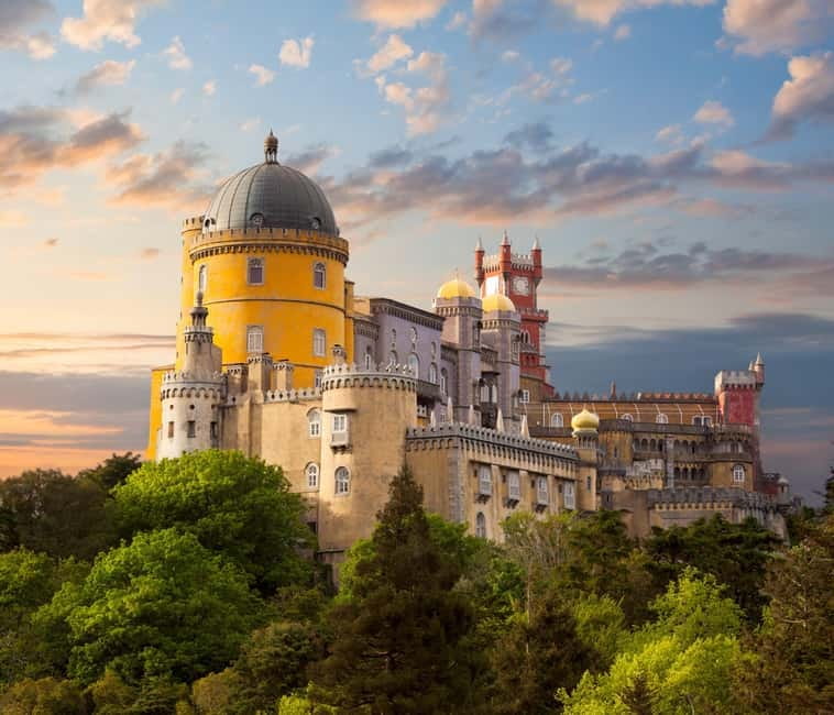 Sintra Hike: Past palaces and hidden paths. - Starting at Sintra Coffee Lovers, next to the station