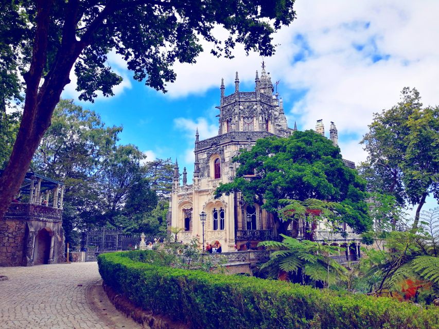 Sintra: Immersive Guided Walking Tour w/ Quinta da Regaleira - Panoramic viewpoints and the feeling of a mountain town