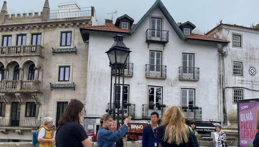 Sintra/Lisbon: Sintra & Quinta da Regaleira Tour with Ticket - The Sintra old town walk: getting your bearings fast