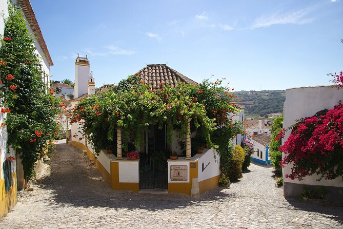 Sintra Lovers - Tour to Fátima, Batalha, Nazaré & Óbidos - A private 10-hour circuit with pickup from Lisbon