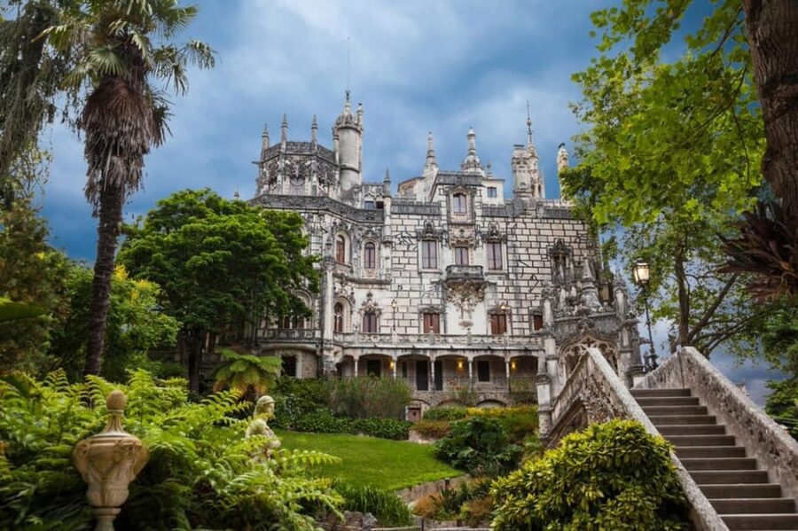 Sintra: Official Public Bus Transport: All Palaces & Castles - Pena Palace and Moorish Castle access by bus