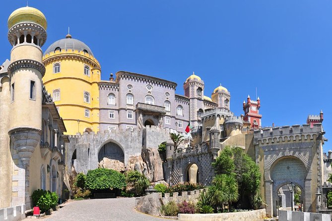Sintra, Pena Palace, Quinta da Regaleira & Cascais Group Tour - Sintra village free time, where you can actually eat and wander