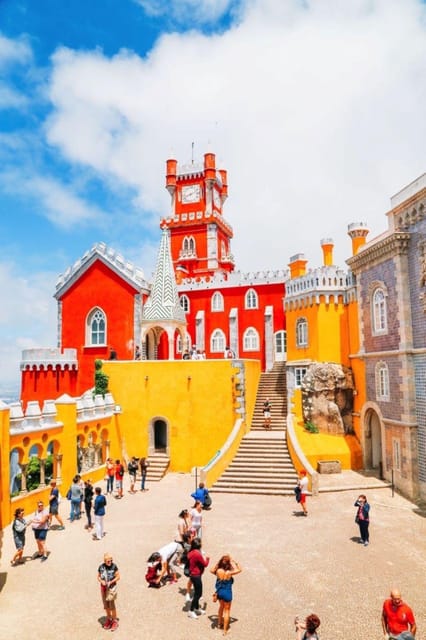 Sintra Polski Przewodnik+Pena Palce + Cabo da Roca + Cascais - Price and logistics: why $111 can feel fair