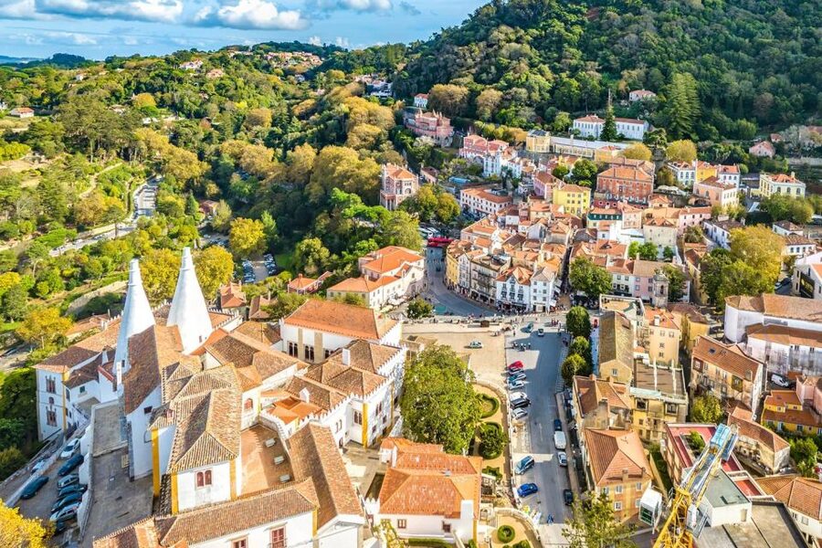 Sintra: Private Tour with Guided Pena Palace Experience - The Sintra Village stroll, and how to use your 1 hour
