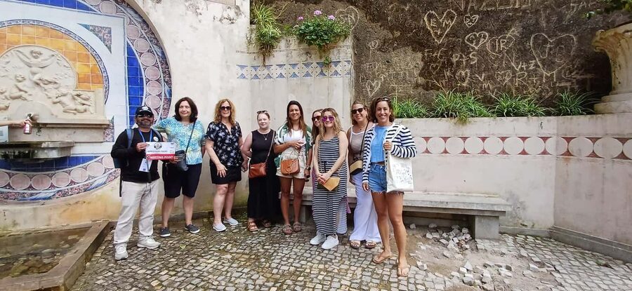 Sintra: Quinta da Regaleira Entry Tickets with Host - Meeting your host near the olive fountain: getting there without stress