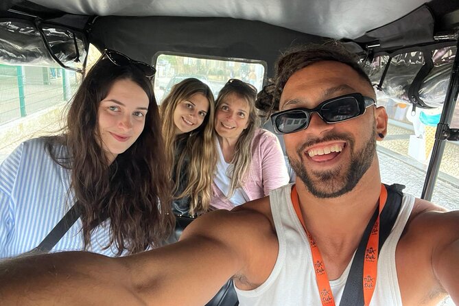Sintra tour to Pena Palace in vintage car - Private day tour - Stop 1: Castelo dos Mouros viewpoints and the decision to enter