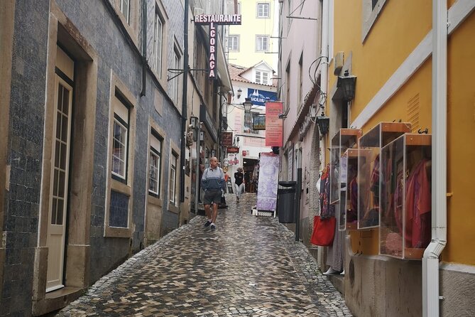 Sintra Tour with Pena Palace, Moorish Castle and Regaleira - Private - The guides you might meet, and why they matter
