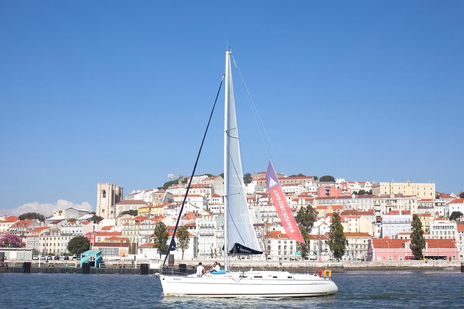 Small-Group Sailing Tour on the Tagus River from Lisbon - What to wear and pack for a comfy afternoon on a boat