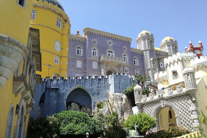 Small group tour Romantic Sintra & amazing Cabo da Roca & Cascais - from Cascais - Sintra Old Town: where the quick break actually matters