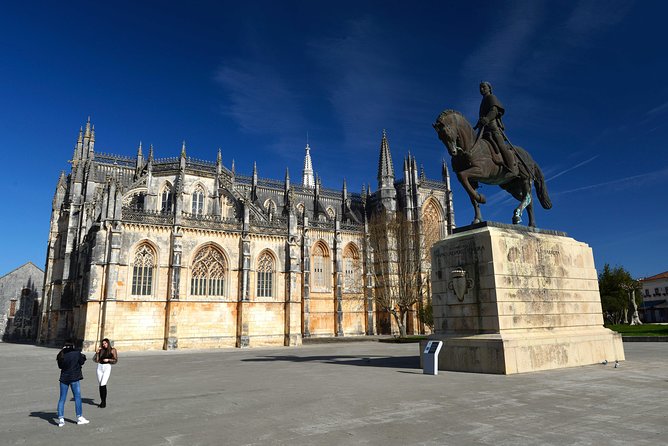 Small Group Tour to Fátima, Batalha, Nazaré and Óbidos from Lisbon - FAQ