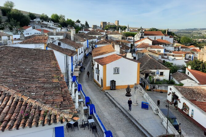 Small group tour to Nazaré and Obidos from Lisbon - Nazaré’s two big views: Sitio overlooks the bay, Praia do Norte hits the surfer scene