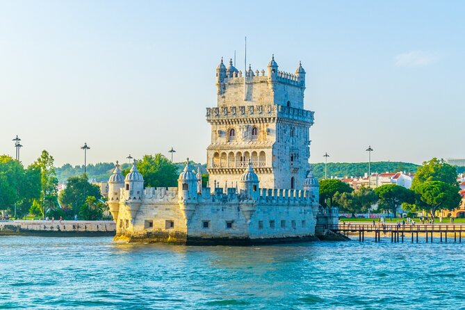 Sunset Boat Tour in Lisbon with Wine - Crossing toward Cacilhas and Cristo Rei’s river view