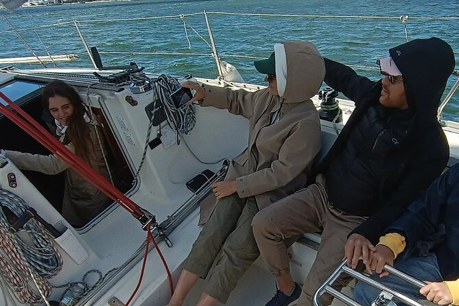 Sunset sailing boat trip in Lisbon with snacks - Snacks and drinks: rosé, starters, and timing the best moment