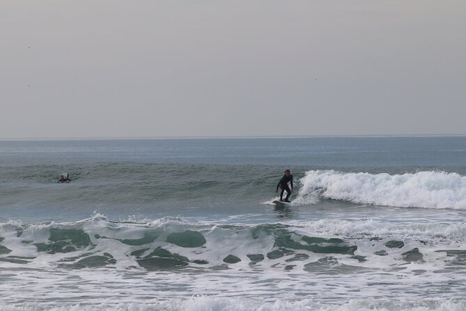 Surf Class in Almada - Equipment included: wetsuit and surfboard, no extra errands