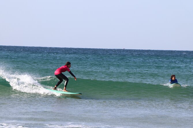 Surf Class in Almada - What to expect logistically, in plain terms