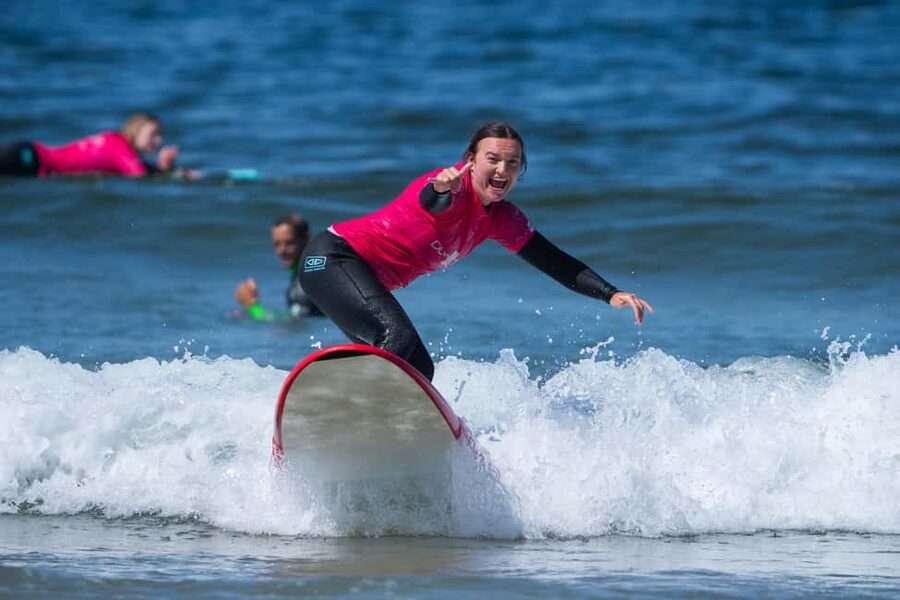 Surf Class in Caparica - Small groups and level categories: how you avoid the beginner trap