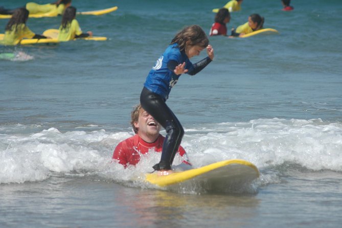 Surf Lesson in Costa da Caparica - The coaching style: small groups, fast feedback, and real confidence-building