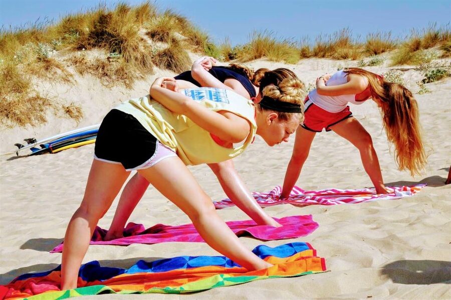 Surfing and Yoga in Lisbon - Surfing lesson basics in Costa da Caparica: coaching you can actually use