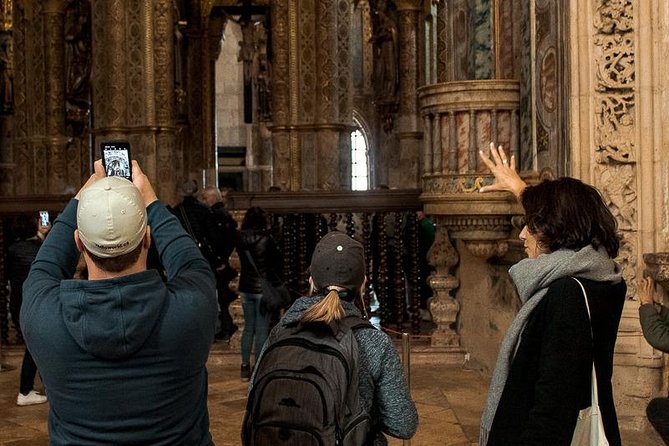 Templar River: Tomar and Almourol Shared Tour - Tomar First Look: Templar Castle, Old Streets, and a Chance to Reset