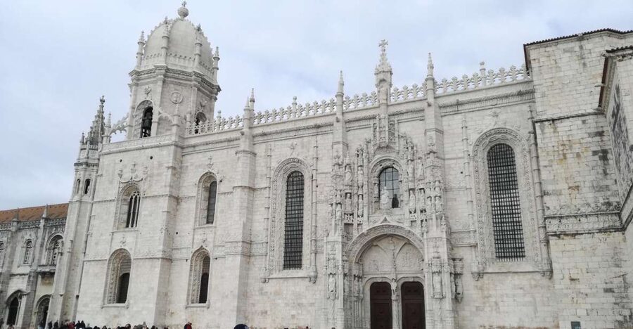 The Best Guiding visit to Jeronimos & Tiket included - Jerónimos Monastery in Belém, and why starting at the door matters