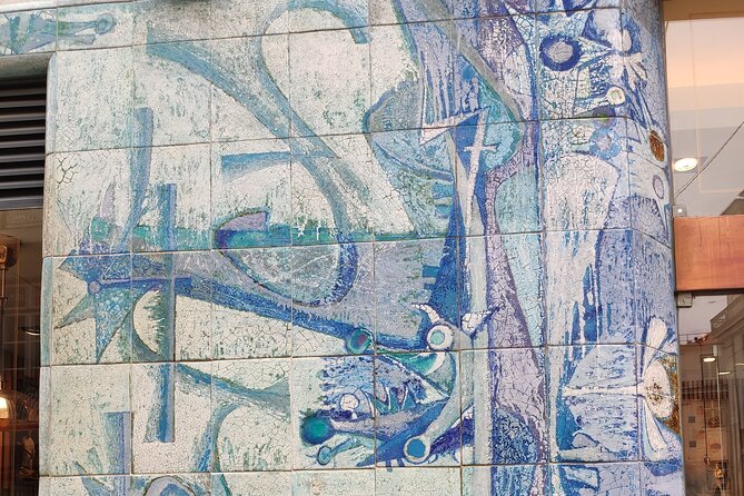 The Portuguese Tiles - Livraria Bertrand in Chiado: a classic bookstore, tiled up