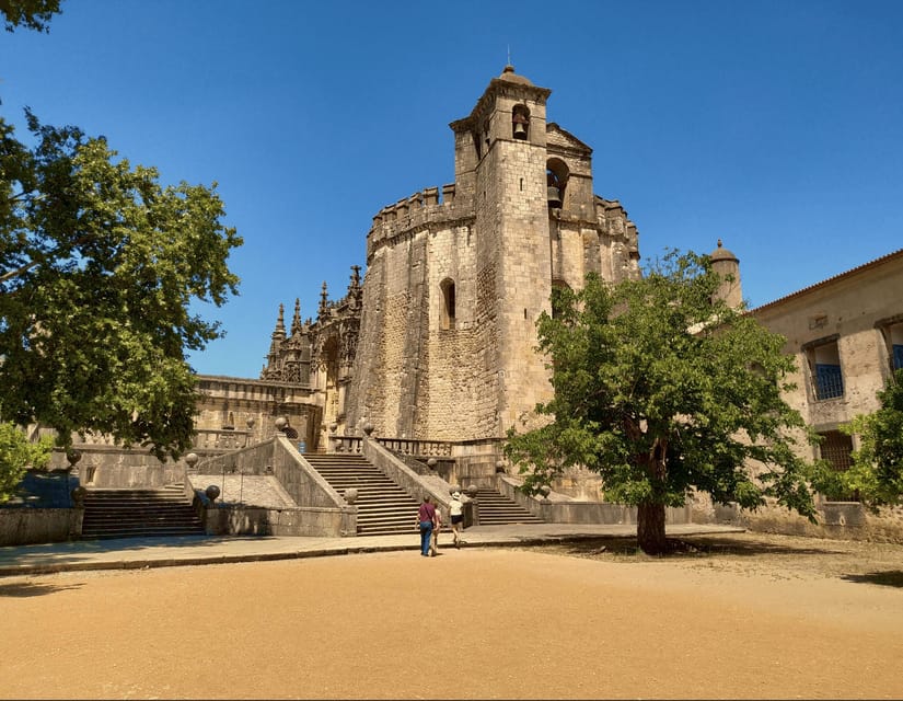 Tomar: Knight's Templar Castle and Convent of Christ Tour - Entering the tour at the right meeting point in Tomar