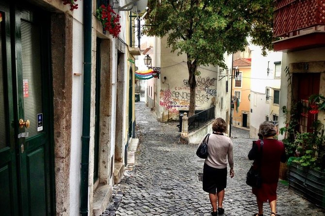 Tour del Castillo y Alfama - Why this tour works in Alfama and not just outside it