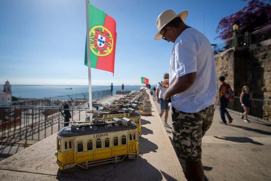 Tour in Lisbon: Poets Tour by TukTuk CTuk. - Getting oriented fast in Lisbon, Poets Tour edition