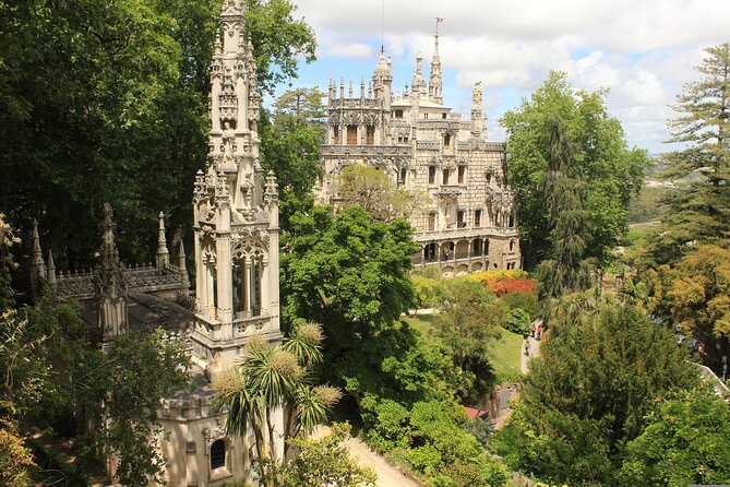 Tour to Sintra, Quinta da Regaleira and Cascais from Lisbon - Guides, language groups, and staying oriented