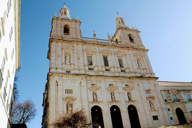 Tour TukTuk 3 hours Lisbon Free Pick-up - Lisbon Cathedral, then Portas do Sol: start with old Lisbon and a river view