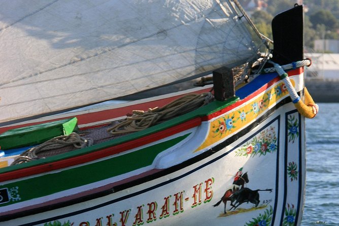 Traditional Lisbon Boat Experience - Exclusive - Cais das Colunas selfie stop: short, practical, and easy to use