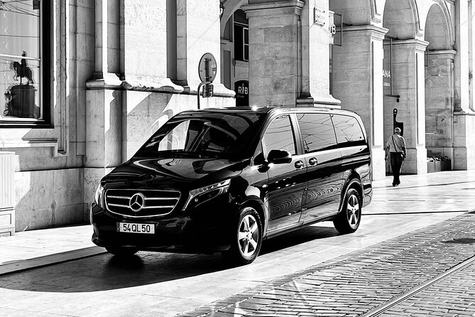 Transfer from Lisbon Airport to Lisbon city - Finding Your Driver Fast After Bag Drop and Doors