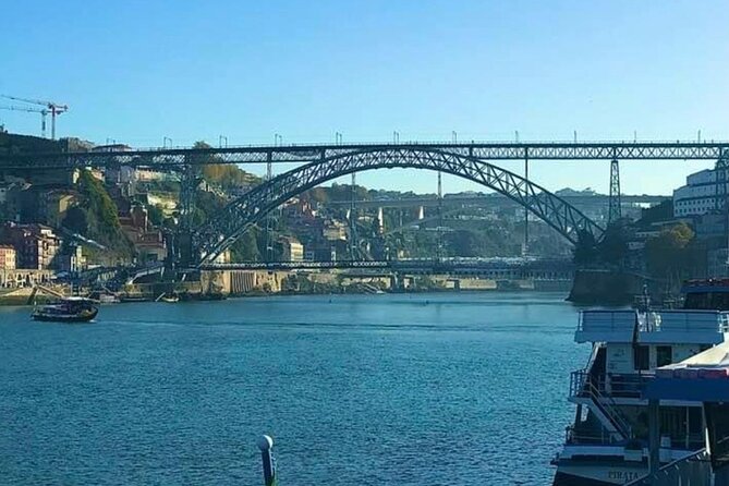 Transport Lisbon/Porto Porto/Lisbon with 2 optional stops - Nazaré Stop: A Seaside Break With Big-Scene Energy