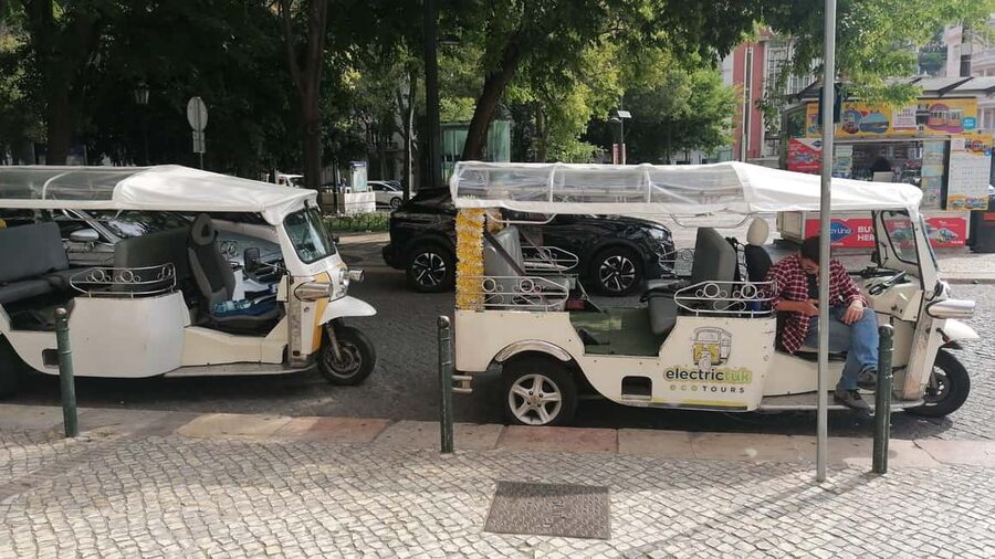 Travel to the Medieval part of Lisbon by Tuk Tuk - Who this tour is best for